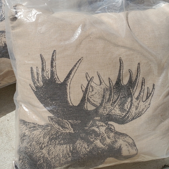 Burlap Moose Pillow by HiEnd Accents NEW - Picture 3 of 7